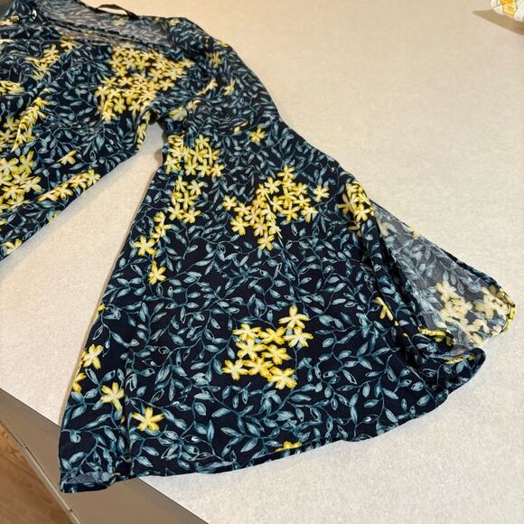 Zara Smocked Crop Swing Bell Sleeve Lace Up Blouse Women’s XS Blue yellow Floral - Picture 7 of 10